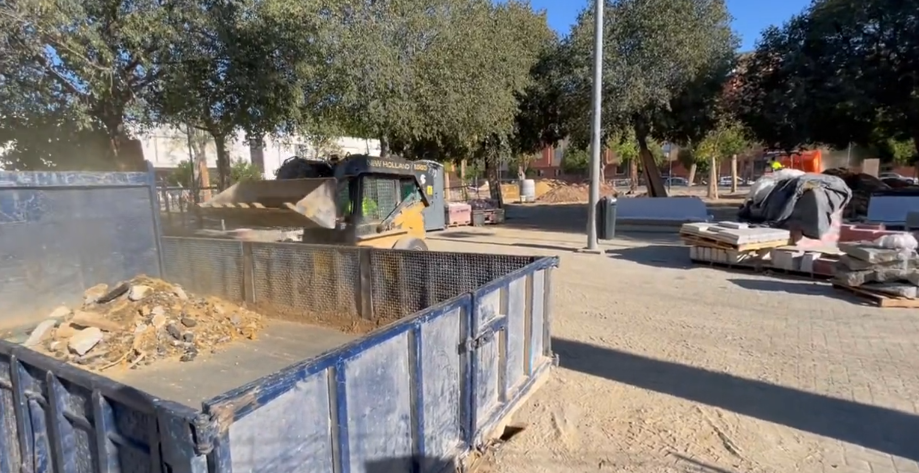 Un momento de las obras del Parque Rojo de Pino Montano.