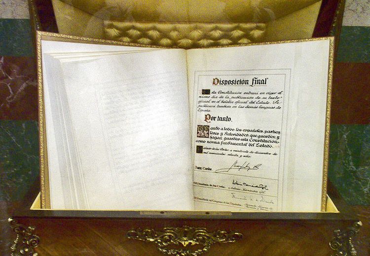 Ejemplar de la Constitución de 1978.