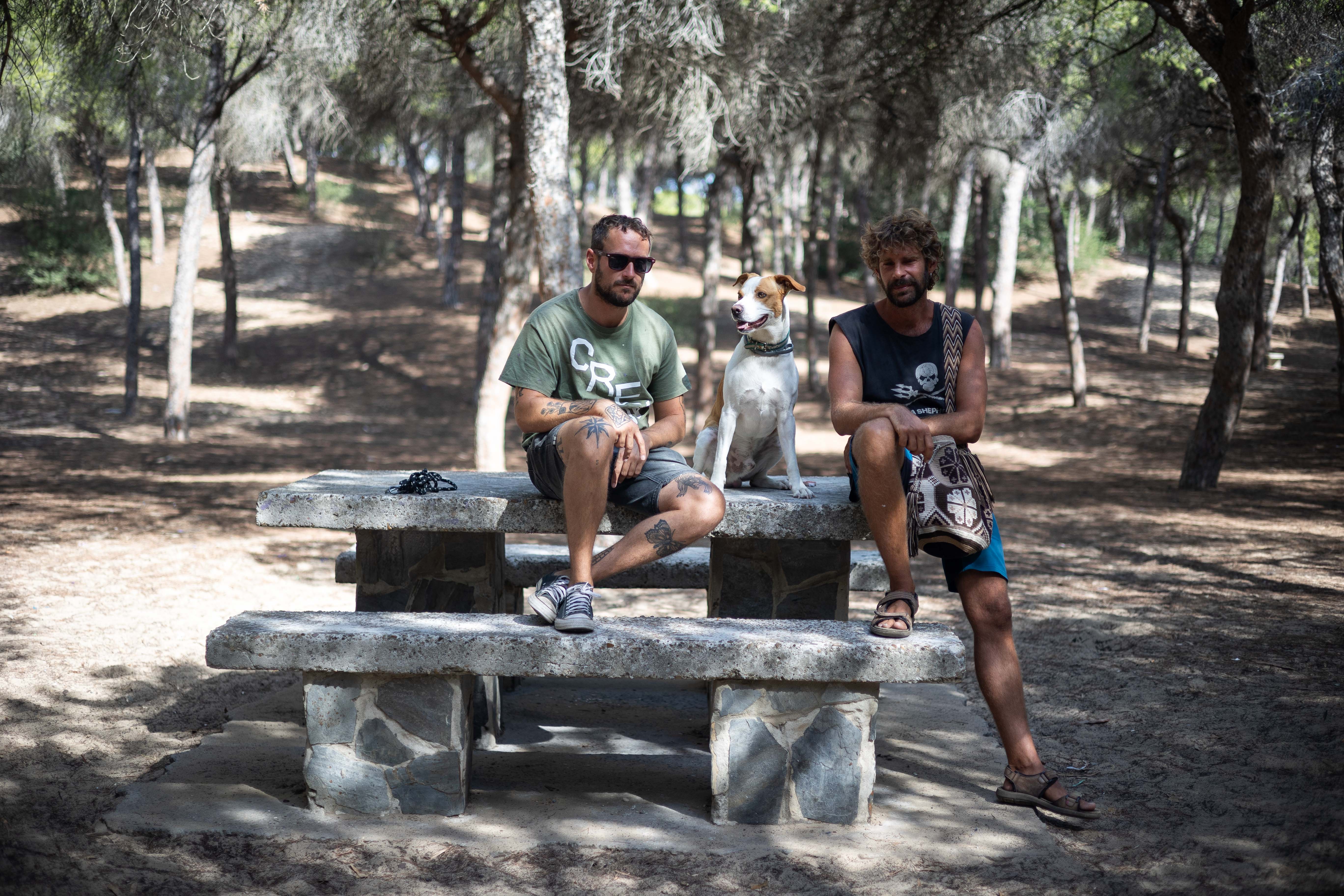 Los hermanos muralistas Manolo y Francisco Mesa de El Puerto comenzaron pintando grafitis. 