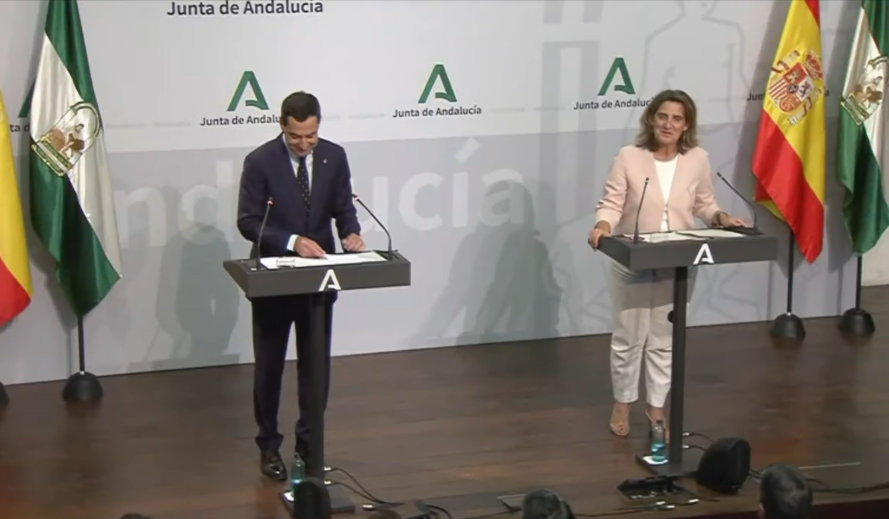 Imagen de la rueda de prensa conjunta entre Juanma Moreno y Teresa Ribera.