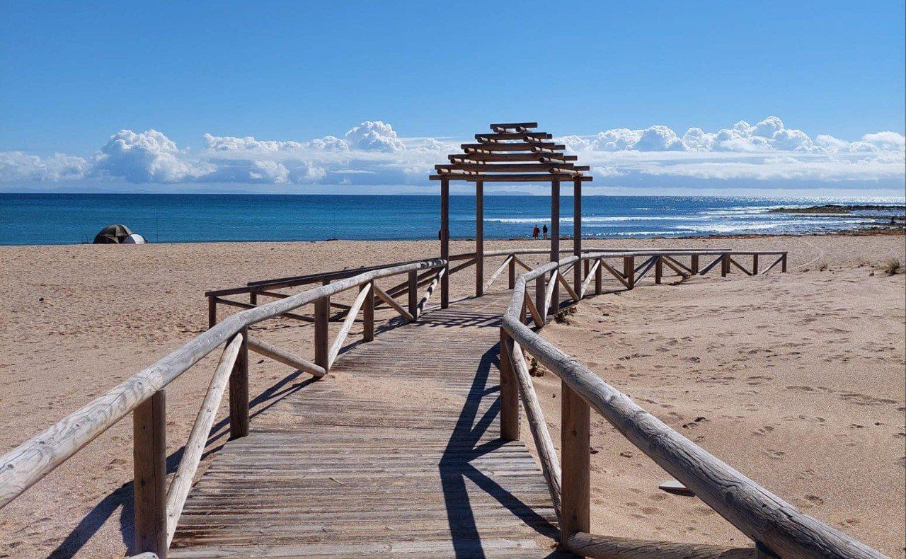 Playa de la Hierbabuena, punto de encuentro para la ruta. Ayuntamiento de Barbate