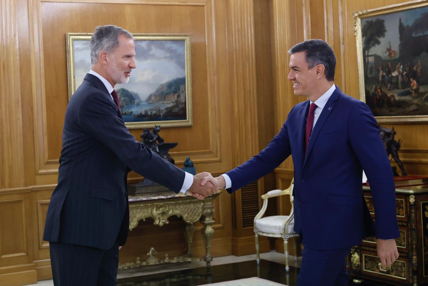 El rey, recibiendo a Pedro Sánchez el martes, poco antes de encargarle formar Gobierno.