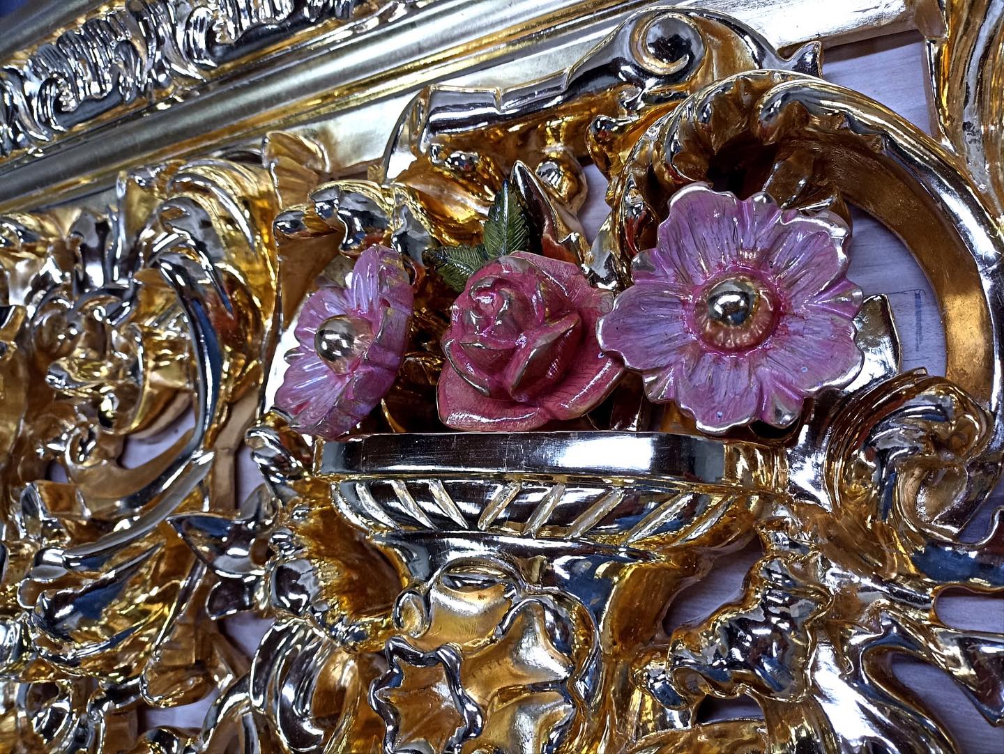 Culmina el dorado de los respiraderos del paso del Cautivo de la Hdad del Amor de Jerez