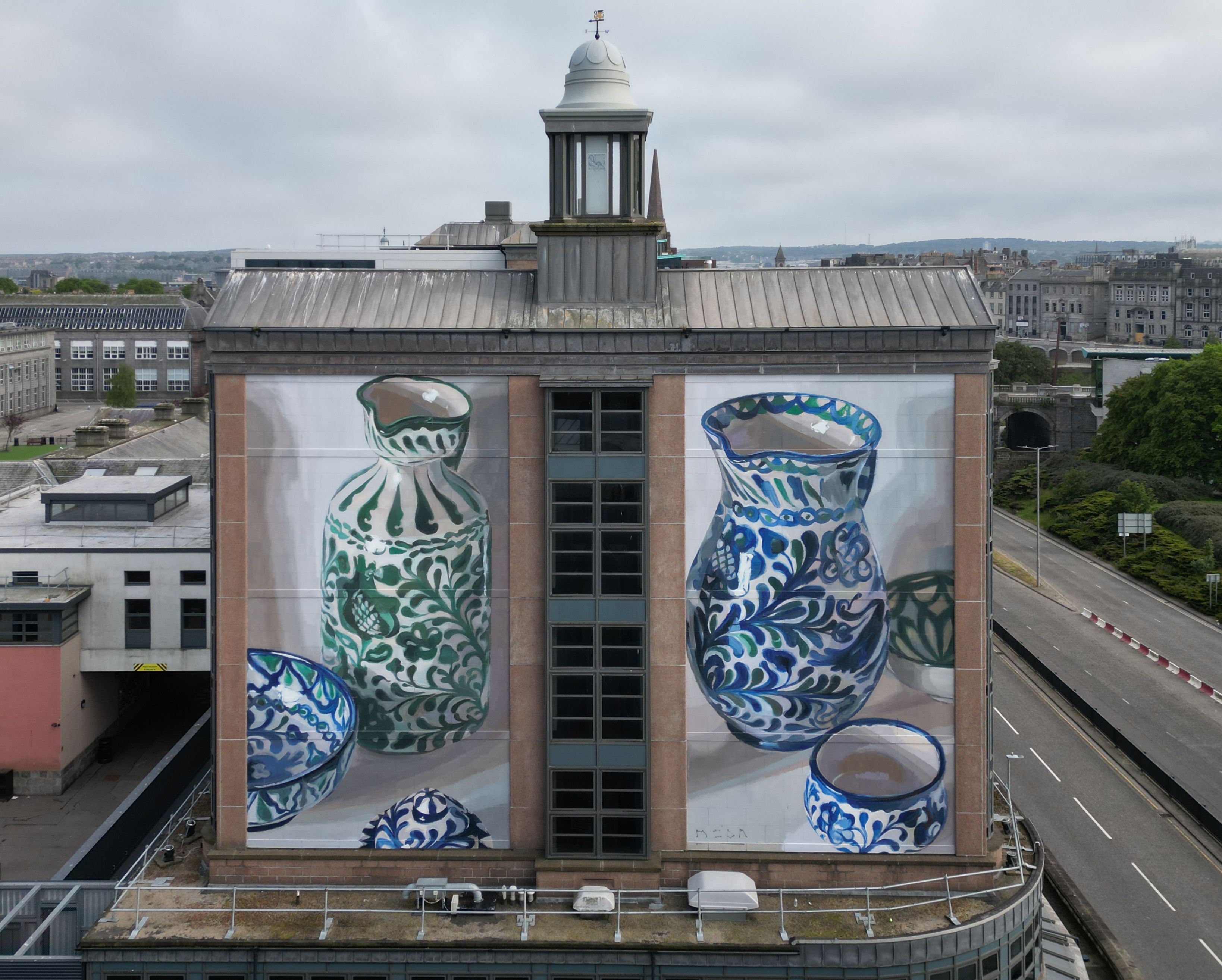 Obra pintada por Manolo Mesa en un edificio de.
