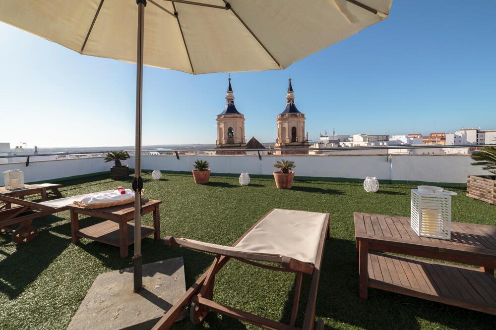Imagen de la terraza del hotel Salymar en San Fernando.
