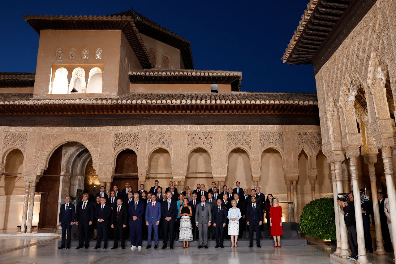 Foto de familia de los líderes europeos en la Alhambra.