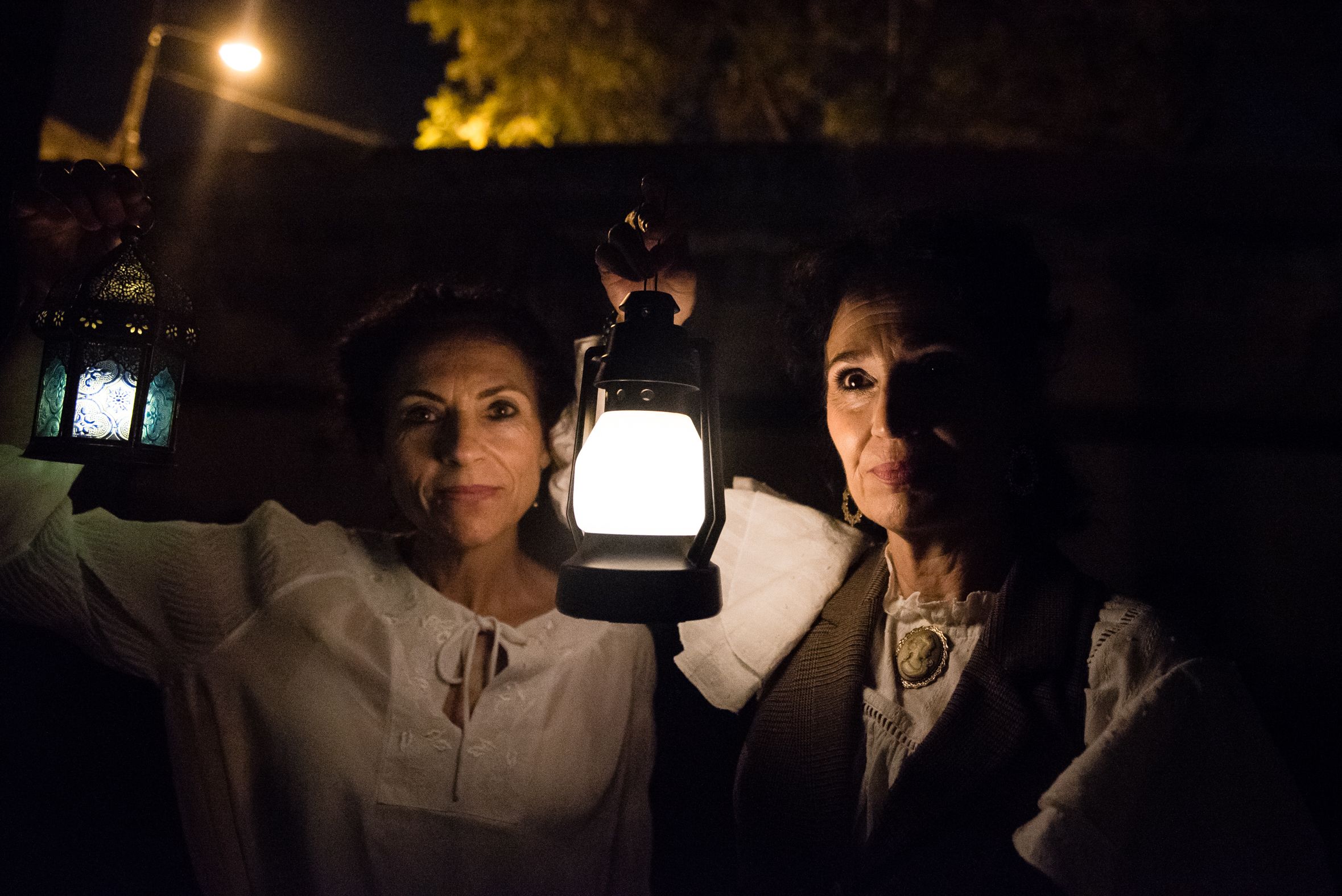 Dos actrices en la Noche en Blanco.