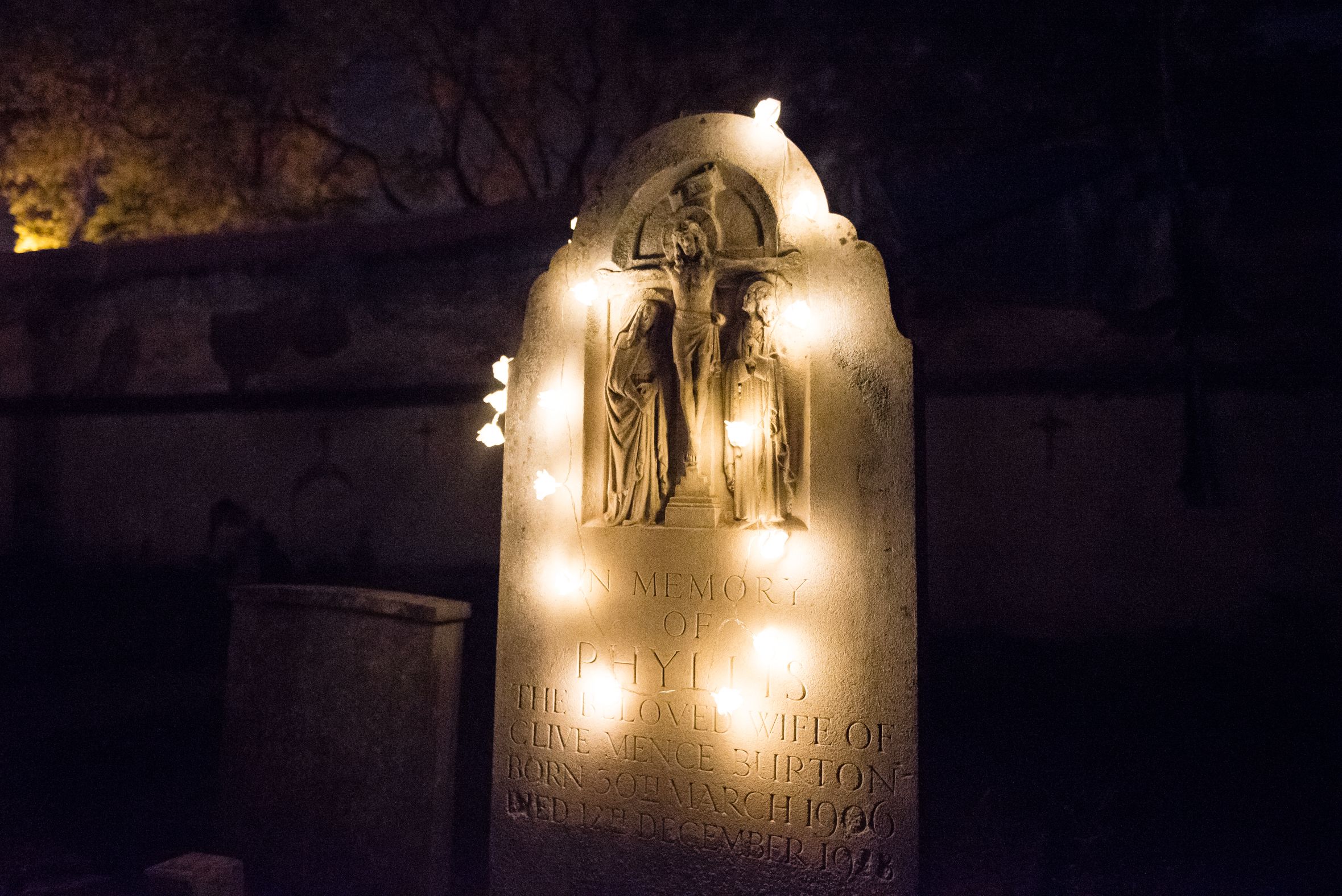 Una pieza  iluminada.