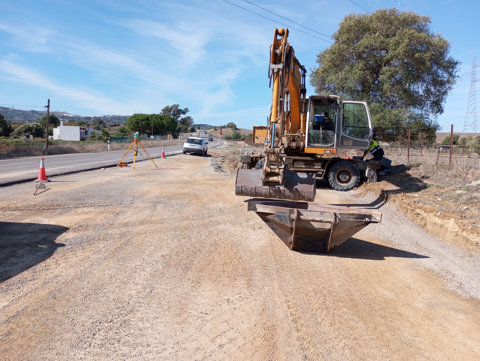 Obras para la construcción de una dársena de pesaje en la carretera A-389 entre Arcos y Medina.