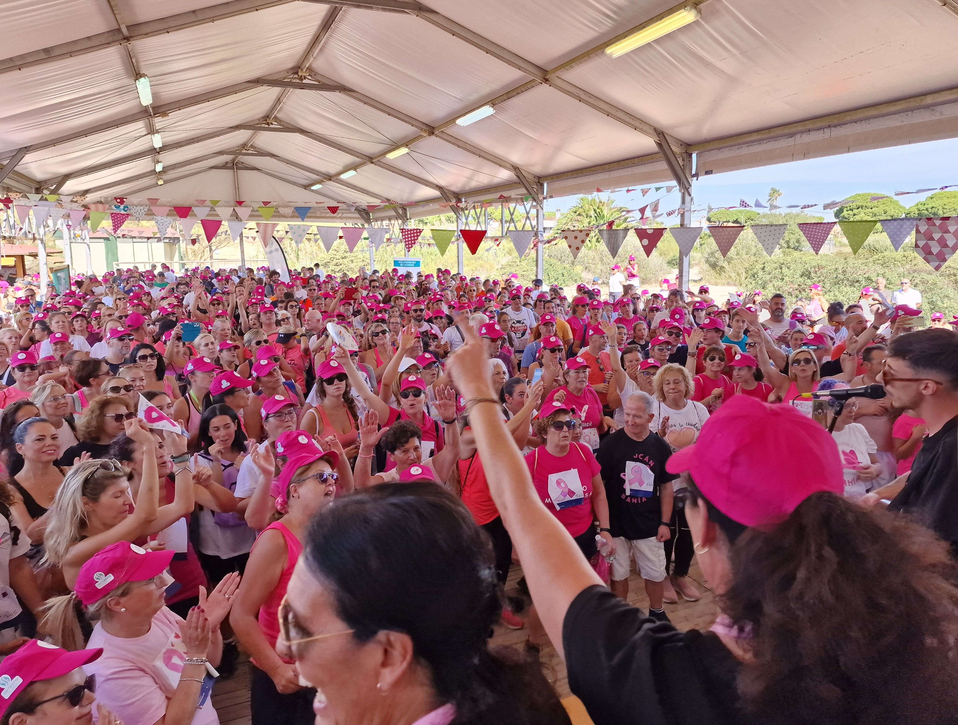 Masiva 'Marcha Rosa' en El Puerto contra el cáncer de mama.
