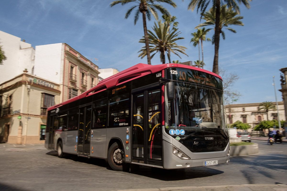 Imagen de archivo de un autobús urbano de Jerez.