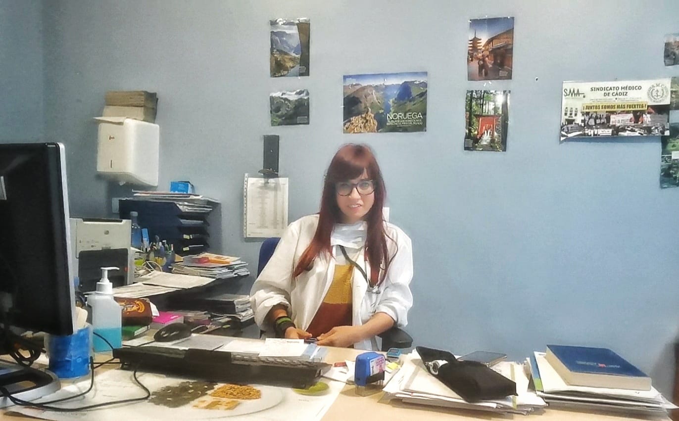 La doctora Sofía Labrador, en su consulta.