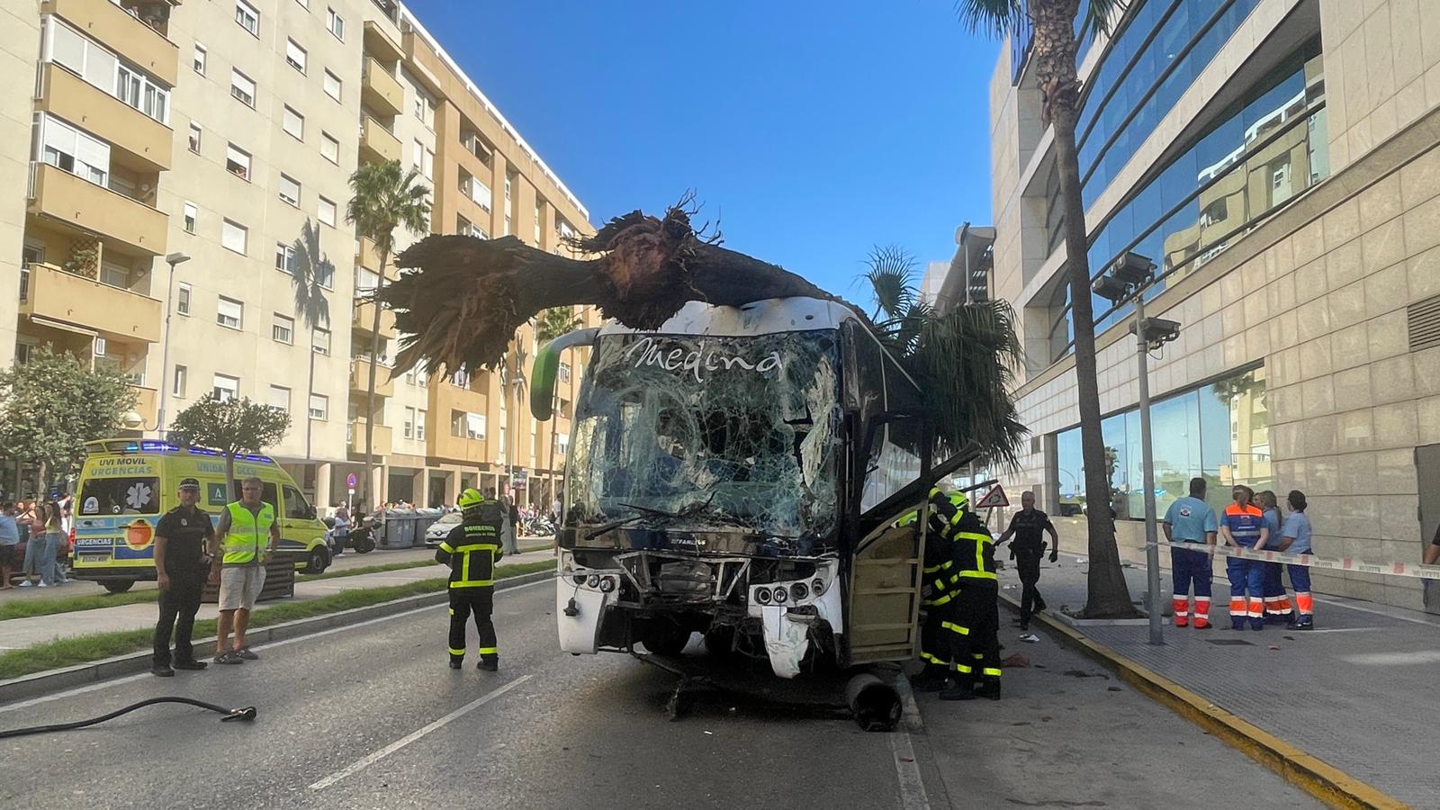 Foto del accidente de autobús en Cádiz.
