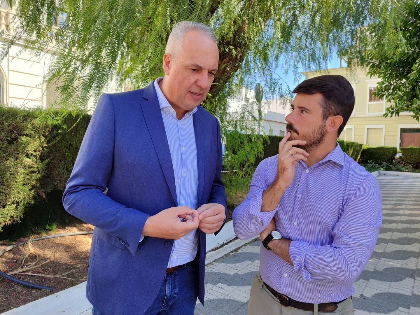 Javier Rodríguez, del PSOE de Barbate, junto a Ruiz Boix.