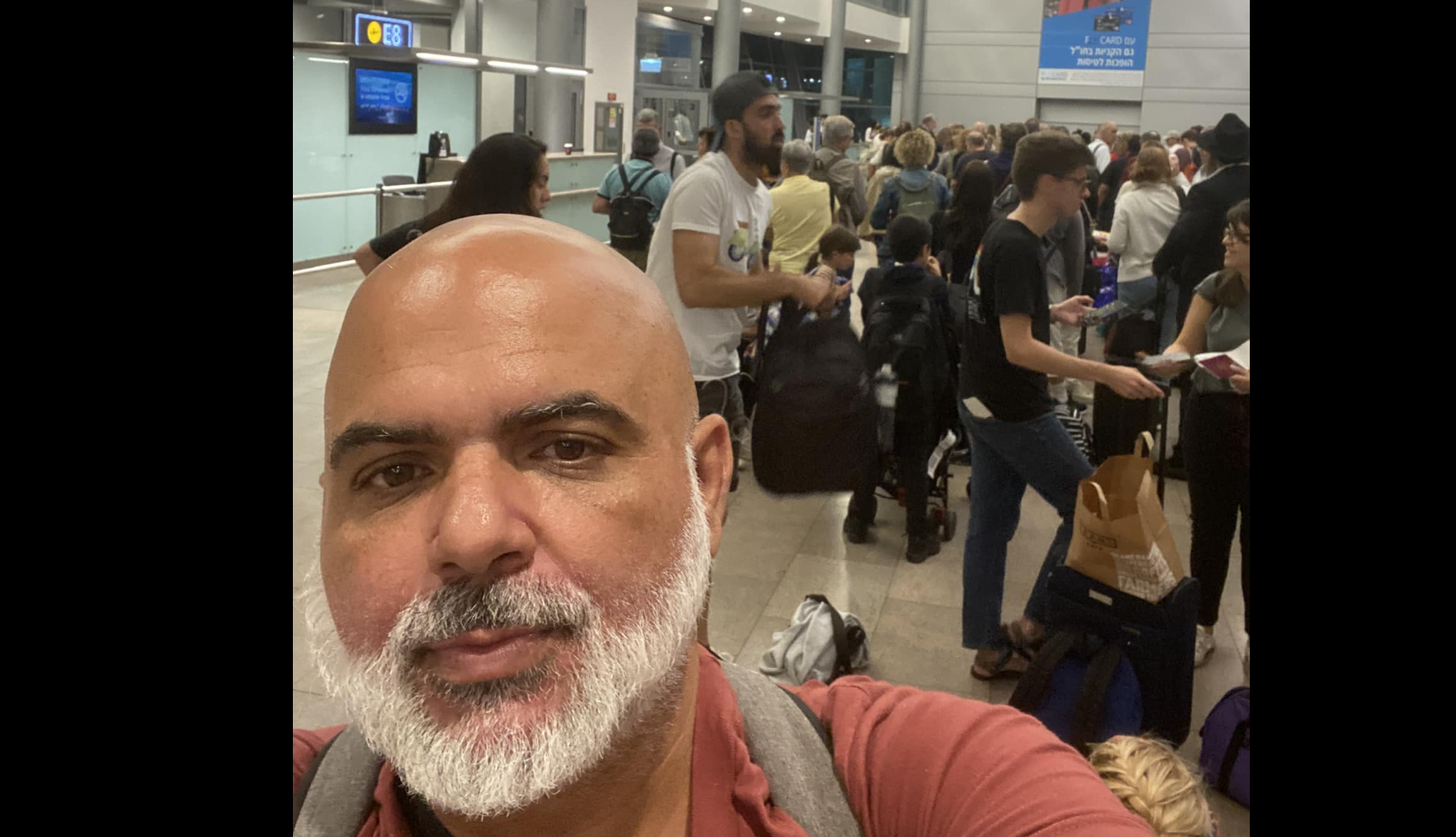 El guitarrista jerezano José Ignacio Franco, entre los evacuados de Israel en un avión militar, en una imagen de sus redes sociales.
