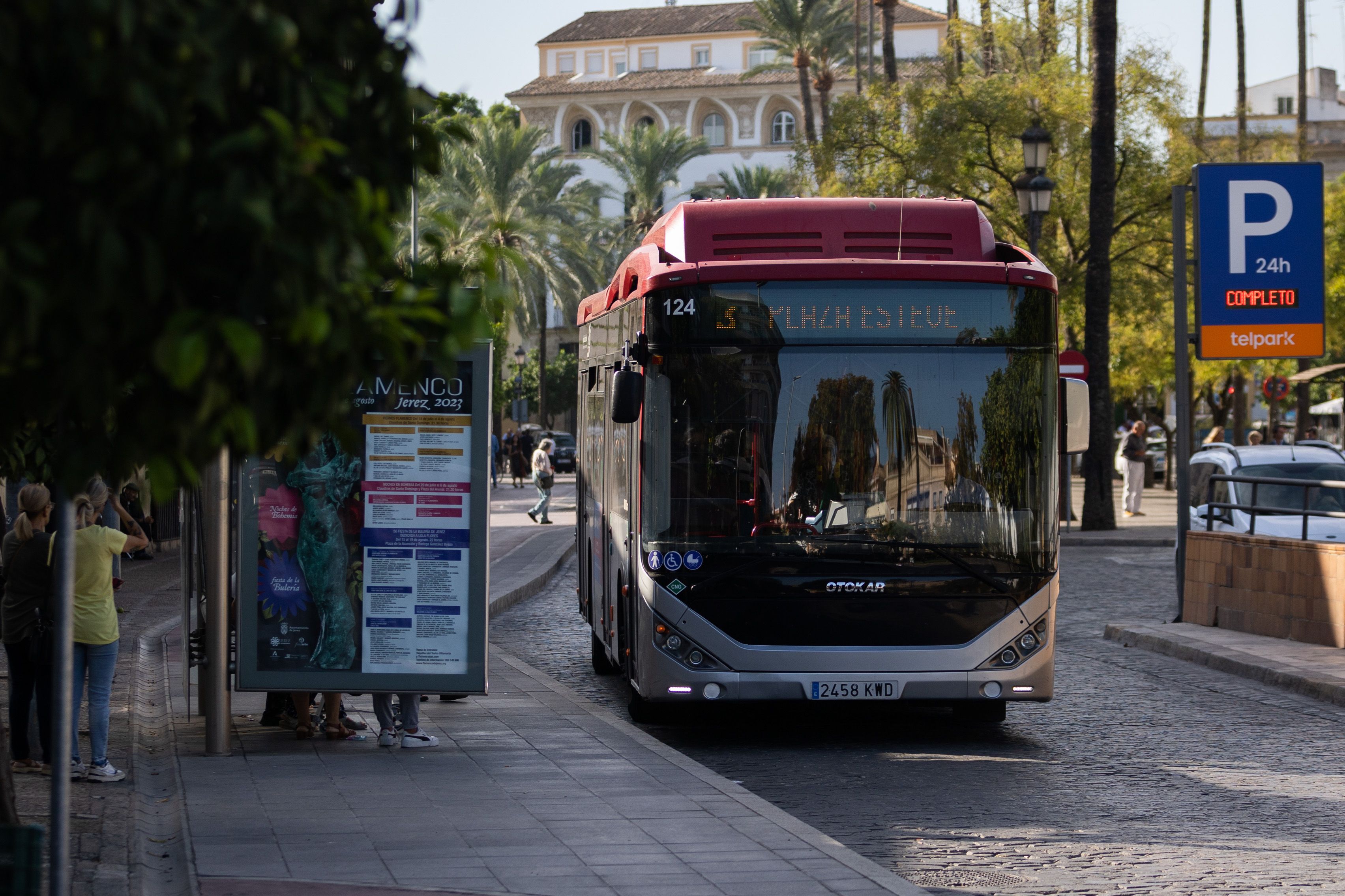 Un autobús urbano de Jerez, en una imagen reciente.