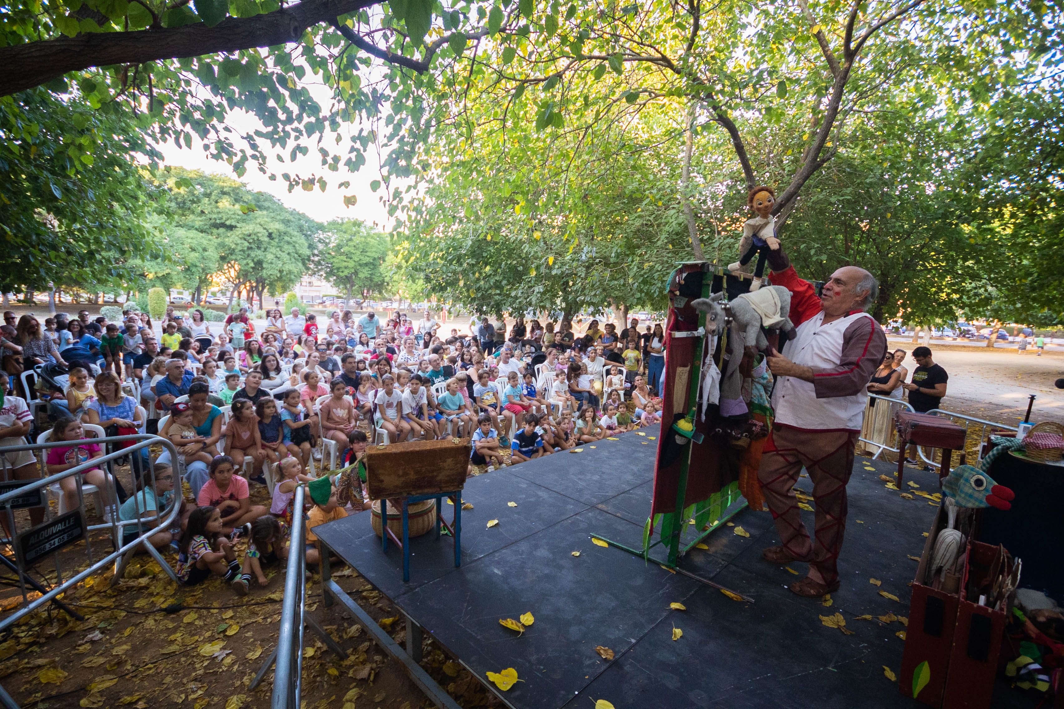 Rotundo éxito del Festival Internacional de Títeres de Jerez: esta es la programación hasta el domingo. En la imagen, espectáculos en el Parque Iguazú, este pasado miércoles.