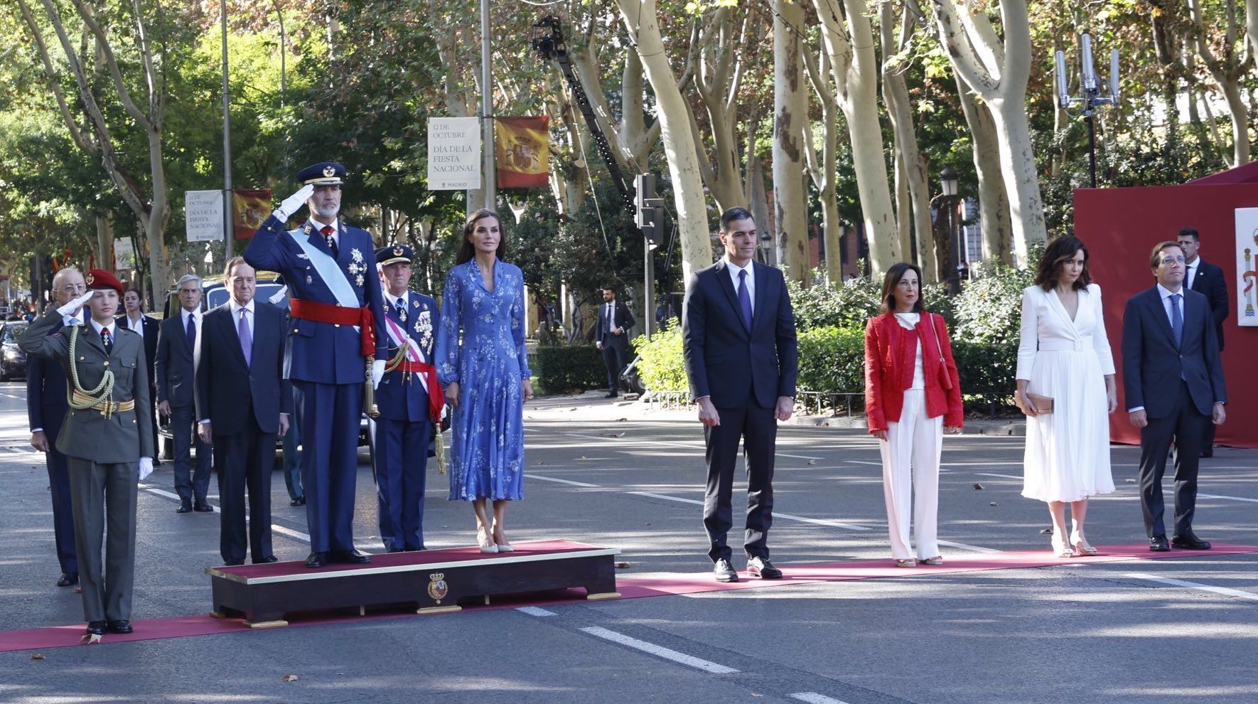 El presidente del Gobierno, Pedro Sánchez, con los reyes y representantes políticos en el acto por el Día de la Hispanidad.