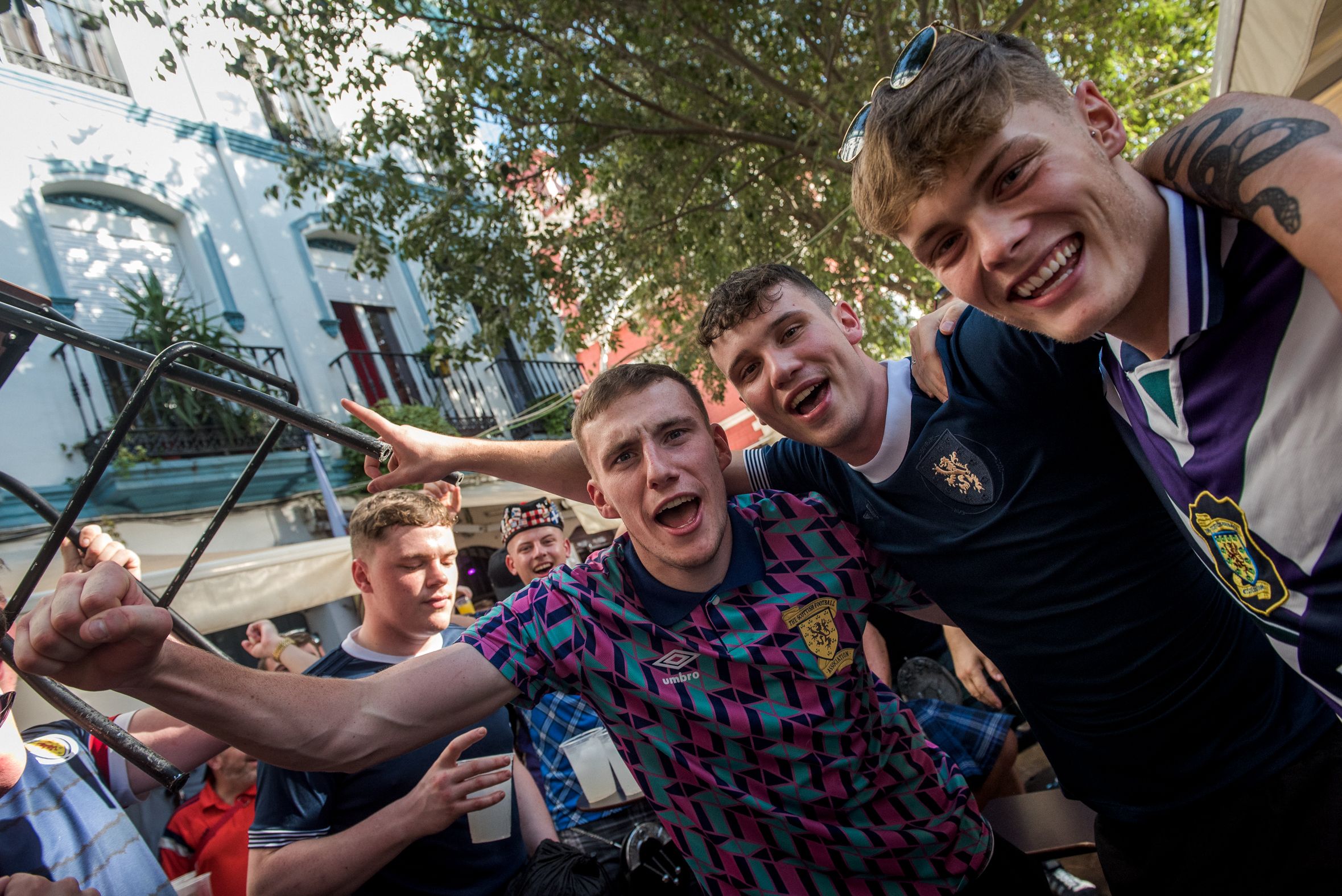 Jóvenes escoceses en Sevilla.