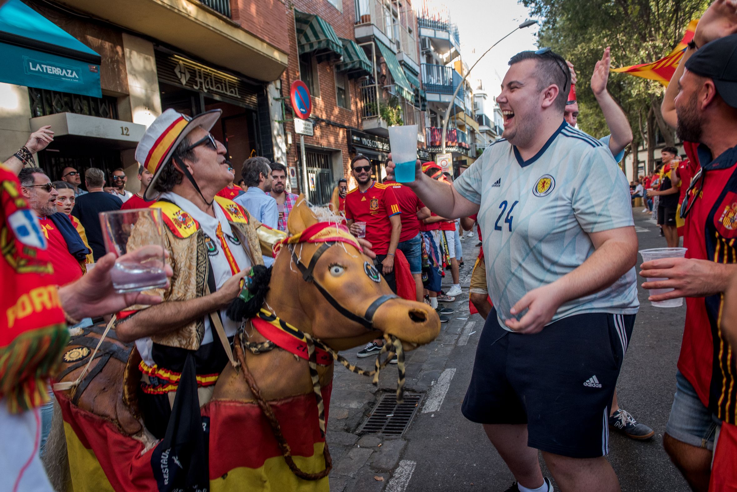 Una estampa escocesa-cañí.