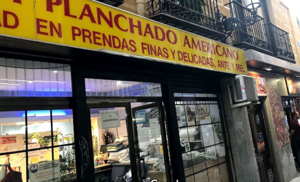 Una tintorería en el centro de Madrid.  FOTO: S. Sridharan