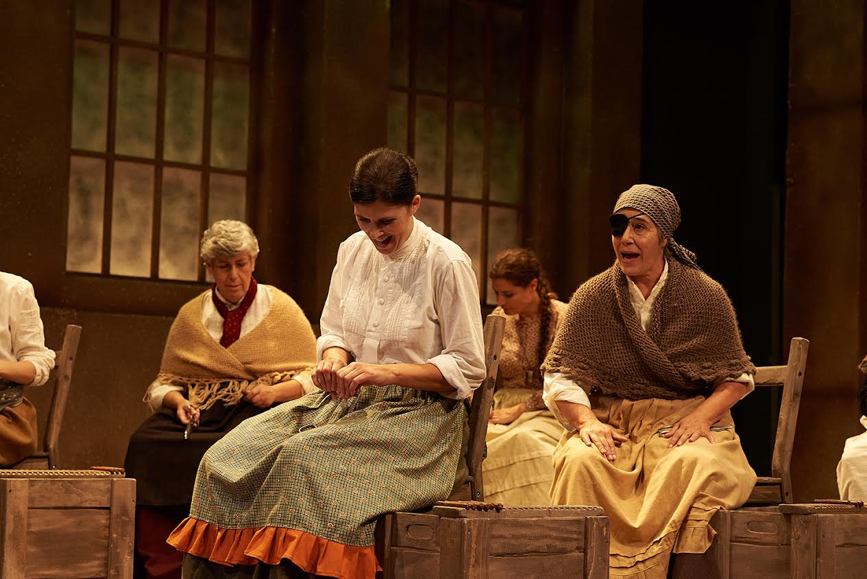 Imagen de la obra 'Cigarreras', una de las que se puede disfrutar en Sevilla este fin de semana.