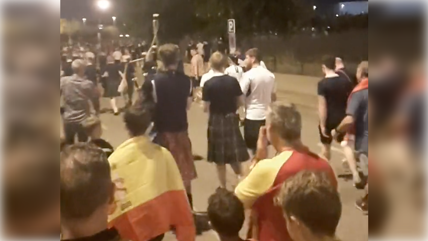 El momento protagonizado con un aficionado escocés con su gaita.