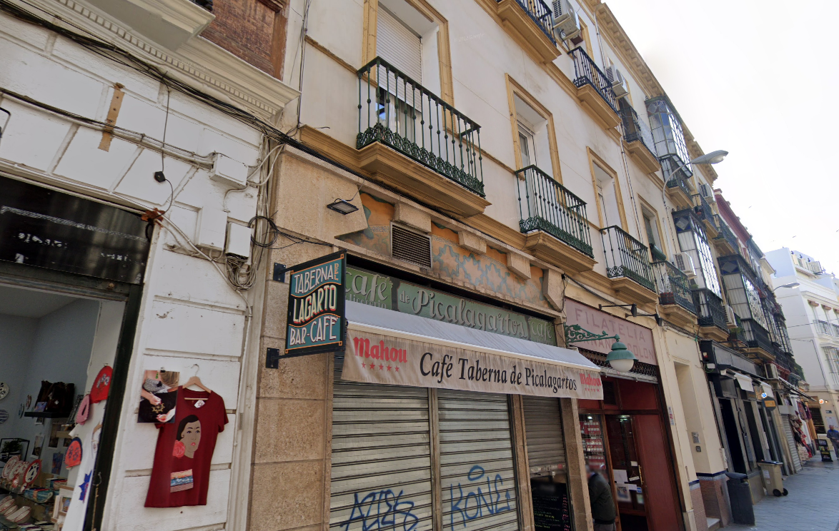 El inmueble del café taberna Picalagartos, en Hernando Colón.