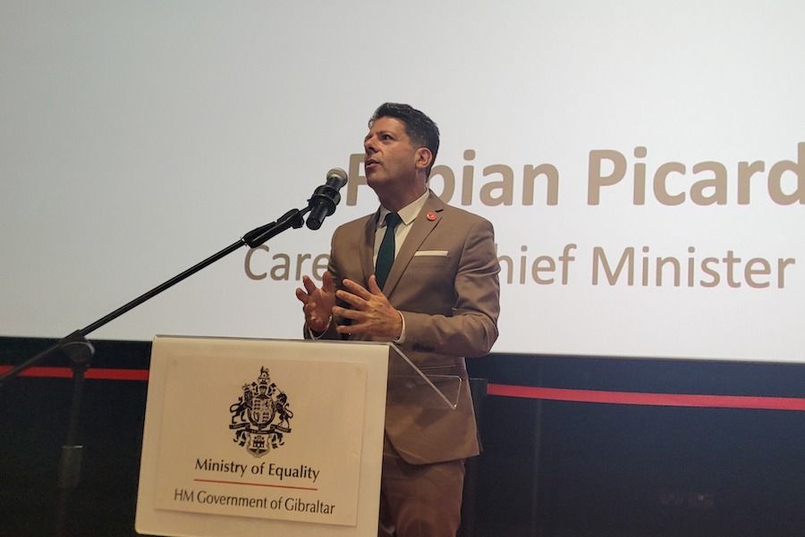 Fabian Picardo, ministro principal de Gibraltar, asistió en directo al Cádiz-Barcelona. Fabian Picardo, ministro principal de Gibraltar, asistió en directo al Cádiz-Barcelona.