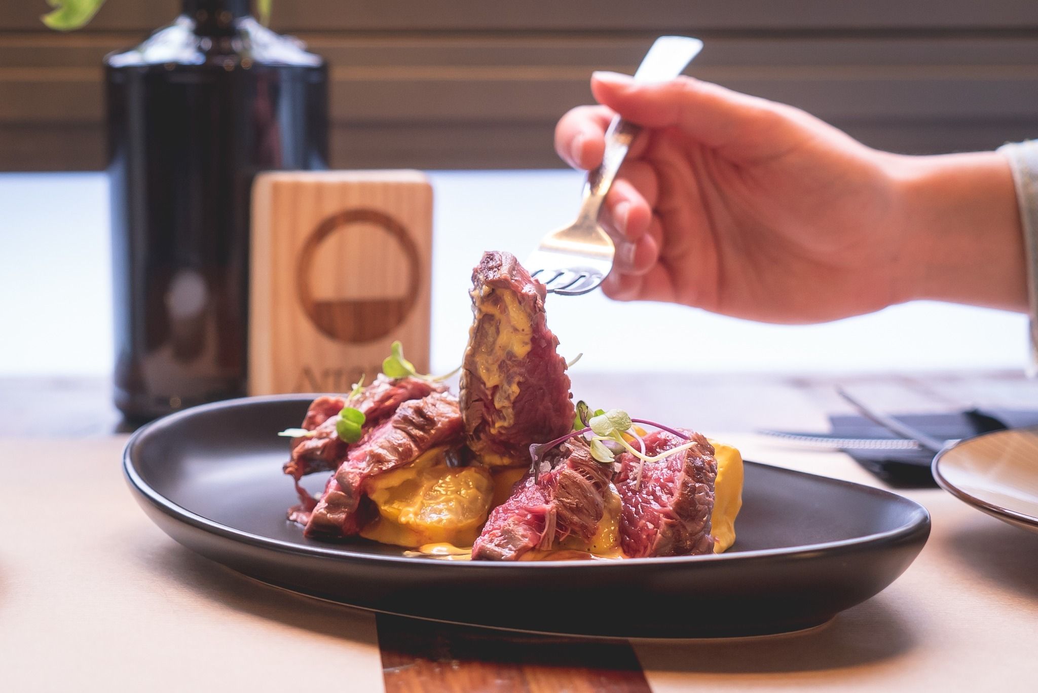 El fillet mignon de Arrebol, una de sus muchas creaciones mestizas.