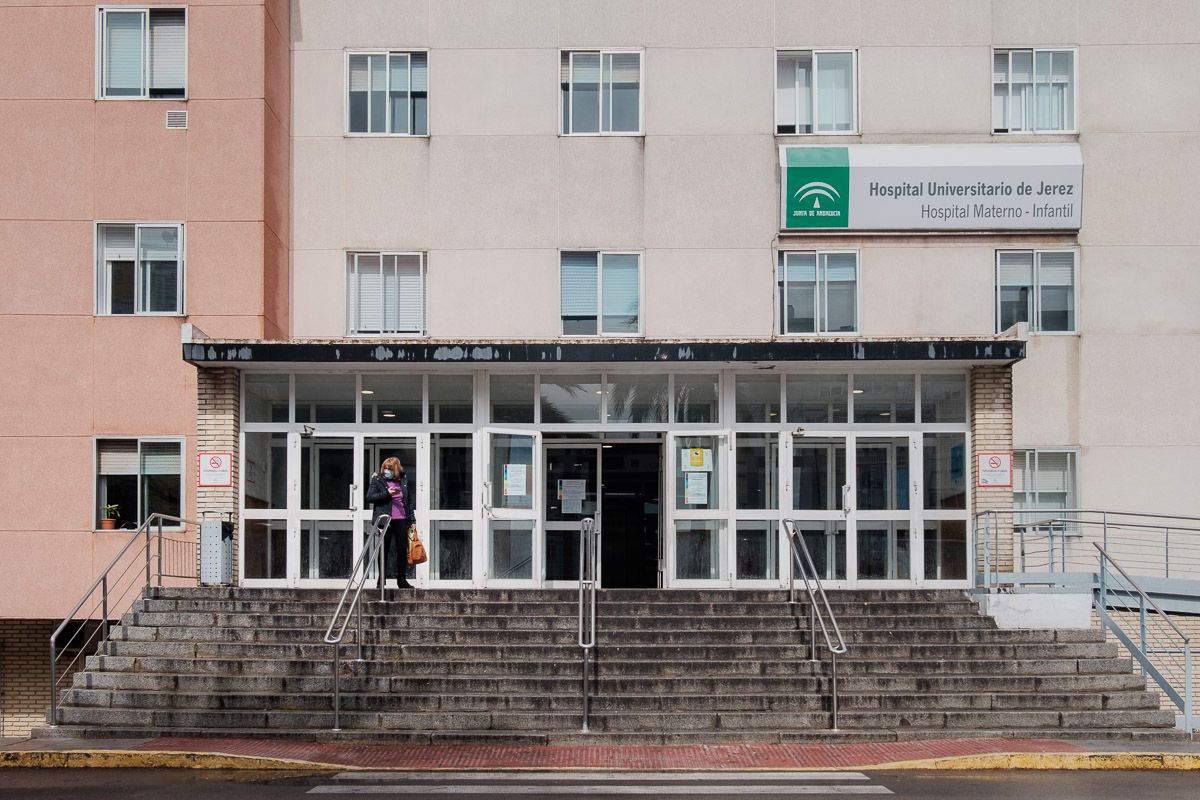 Entrada principal al Hospital de Jerez, en una imagen reciente. FOTO: CANDELA NÚÑEZ