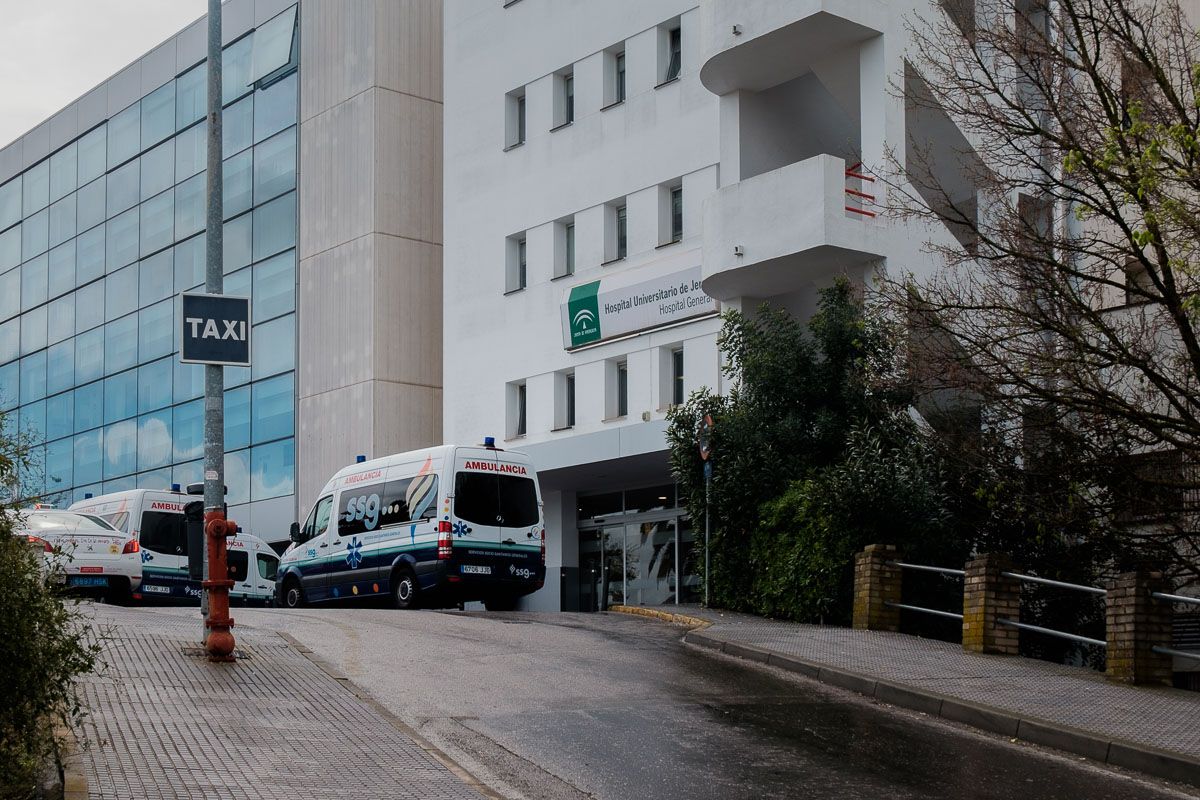 Entrada al Hospital de Jerez. FOTO: CANDELA NÚÑEZ