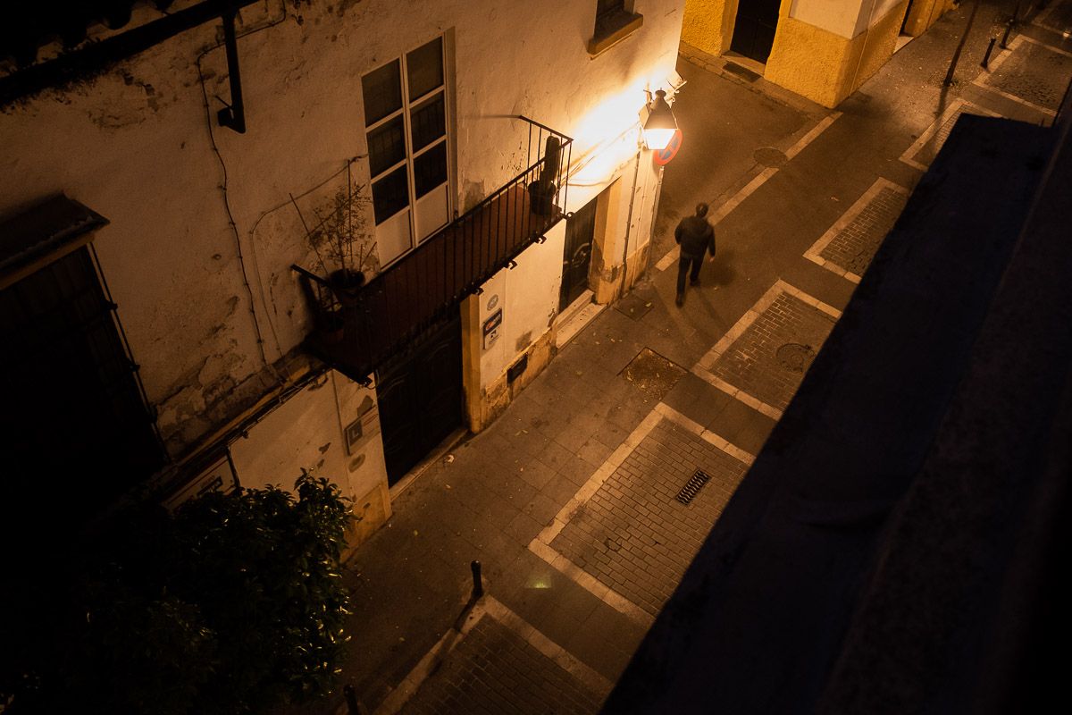 Una calle del centro de Jerez, prácticamente vacía en plena cuarentena. FOTO: MANU GARCÍA