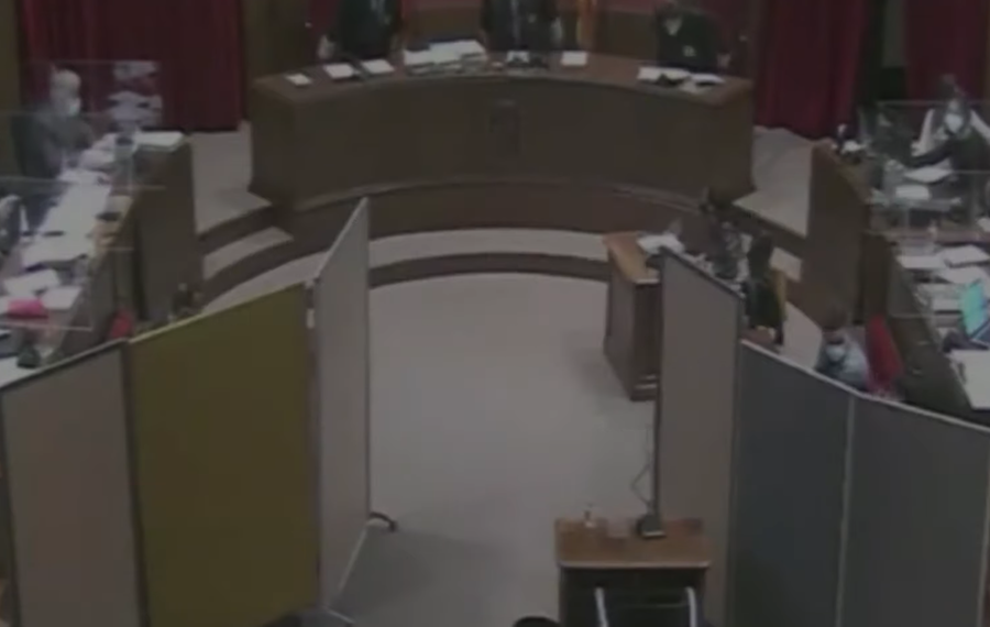 El fiscal, interrogando a la víctima de la 'manada de Sabadell' en el vídeo difundido por Roberto Macías.