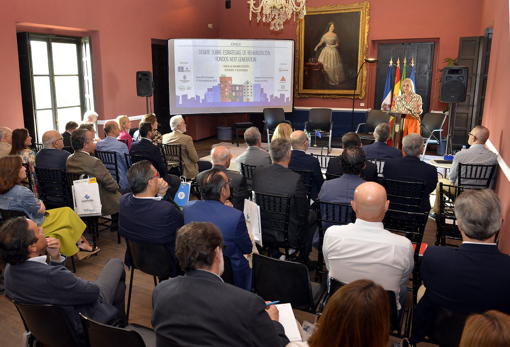 Un momento de la intervención de García-Pelayo en el foro jerezano sobre vivienda y rehabilitación.