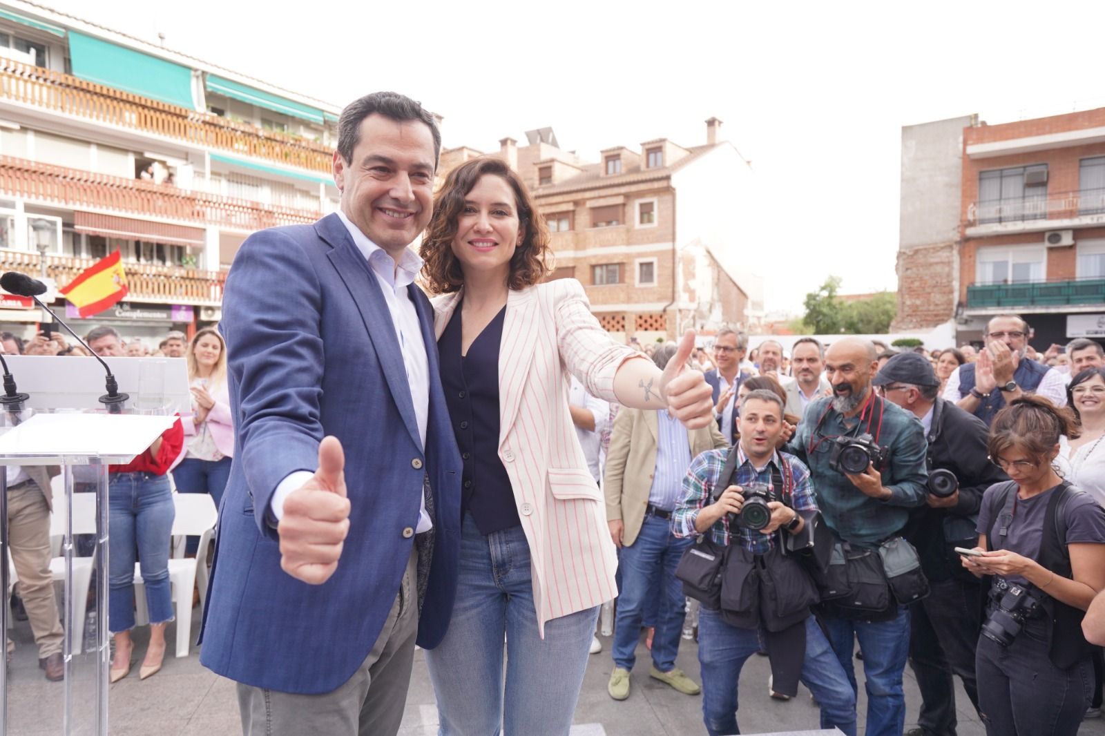 Moreno junto a Ayuso en una campaña electoral.