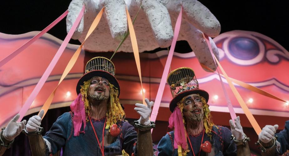 La comparsa 'Los esclavos', en el pasado COAC, en una imagen de 'Onda Cádiz'.