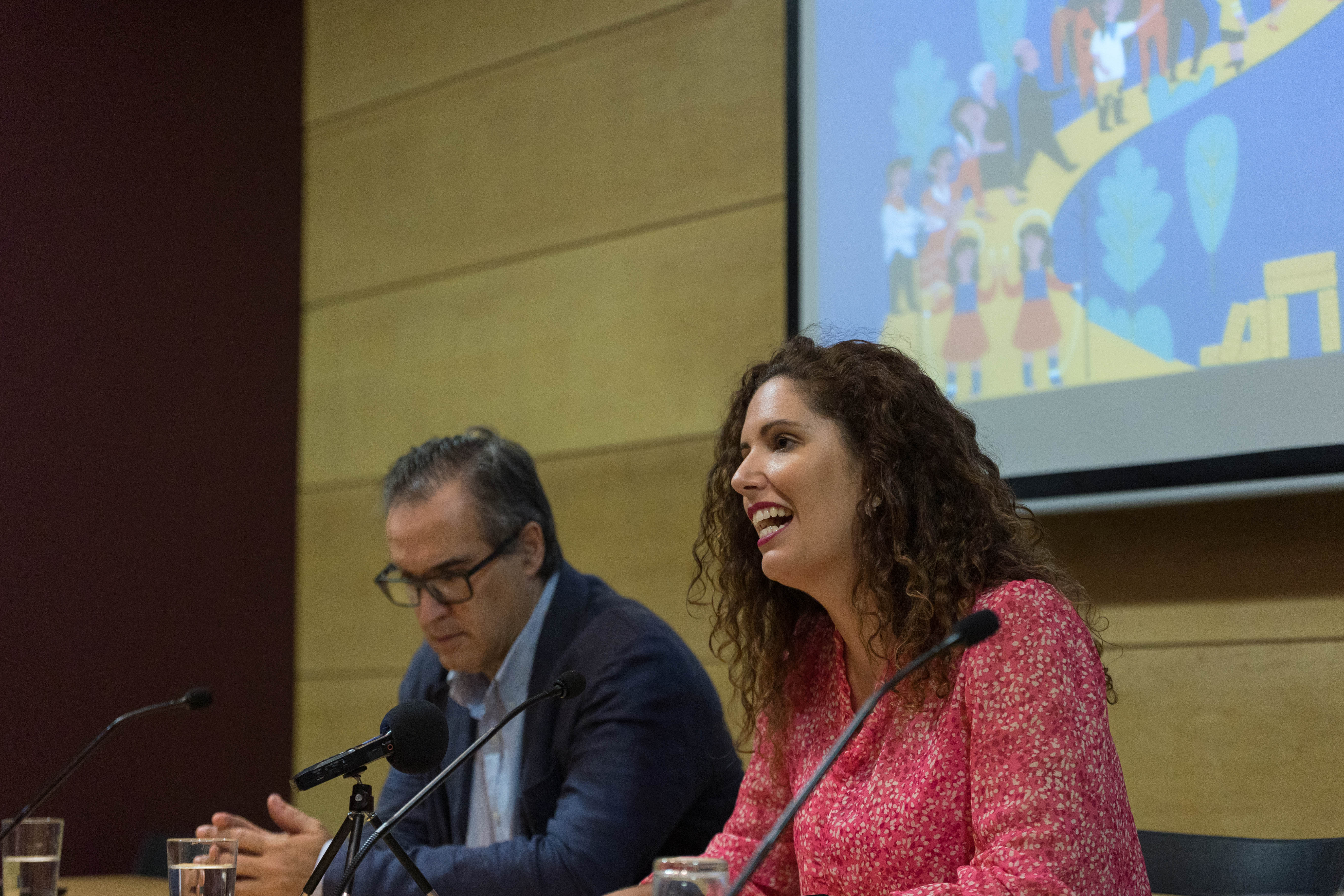 La delegada de Fiestas durante la presentación de los actos de la romería. 