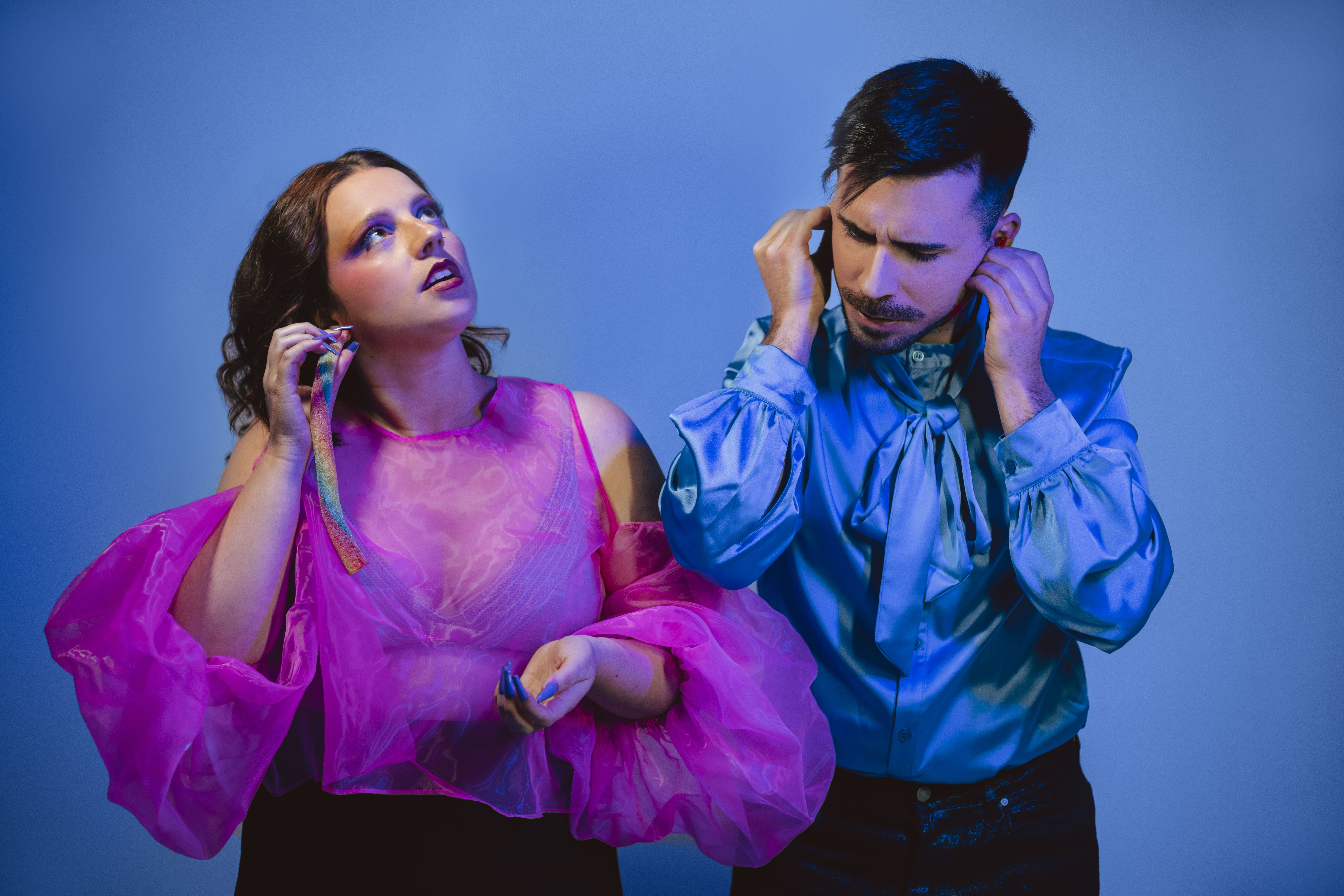 Belenish junto a Óscar Escudero.