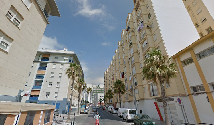 Una vista de la avenida Lacave, de la barriada La Paz de Cádiz, en una imagen de Google Maps.