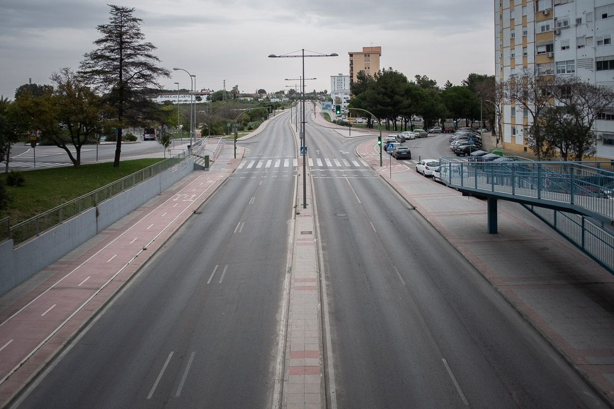 La antigua circunvalación de Jerez, vacía durante la pandemia. FOTO: MANU GARCÍA