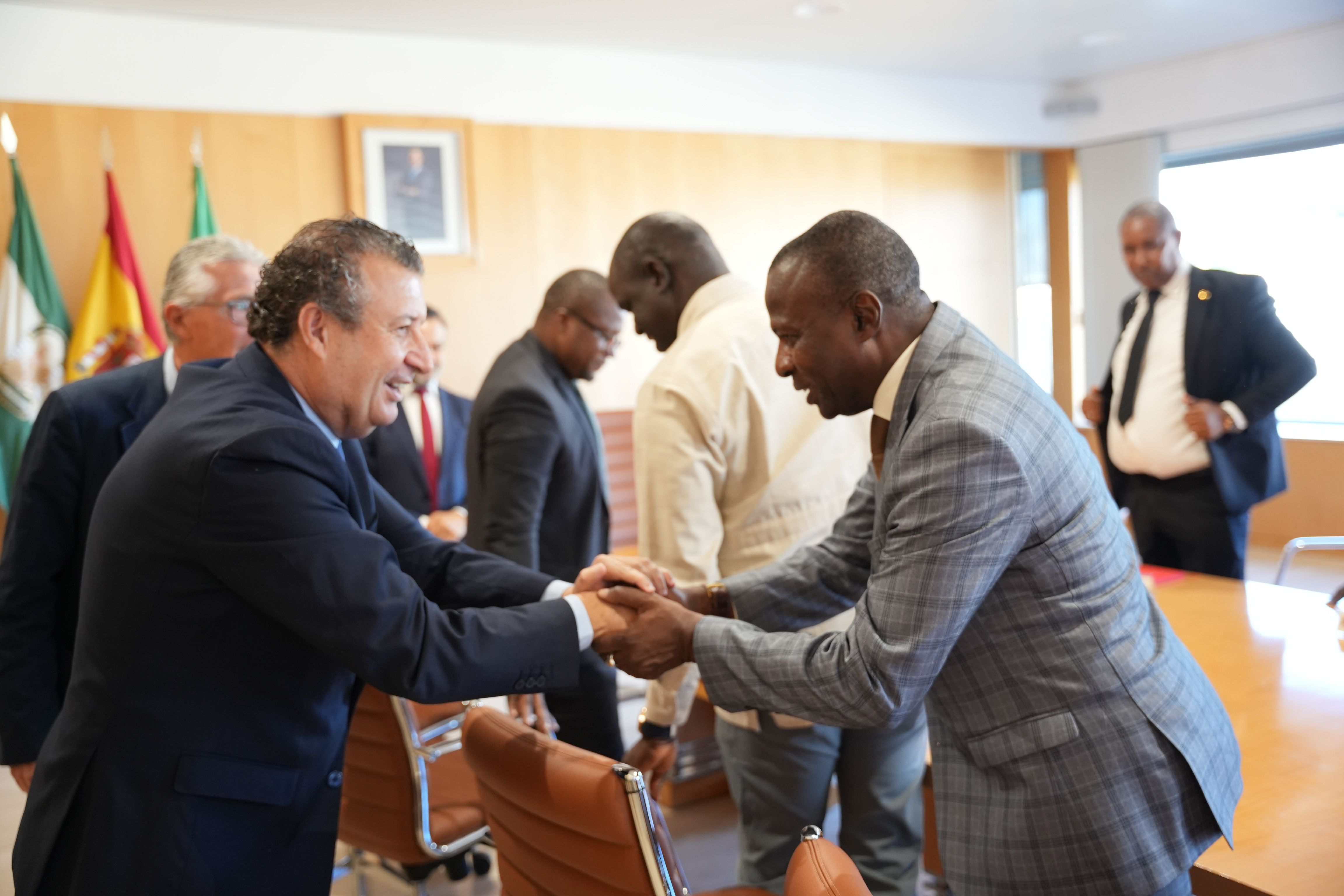 Javier Fernández, presidente de la Diputación de Sevilla, en la recepción a la delegación de Guinea Bissau.