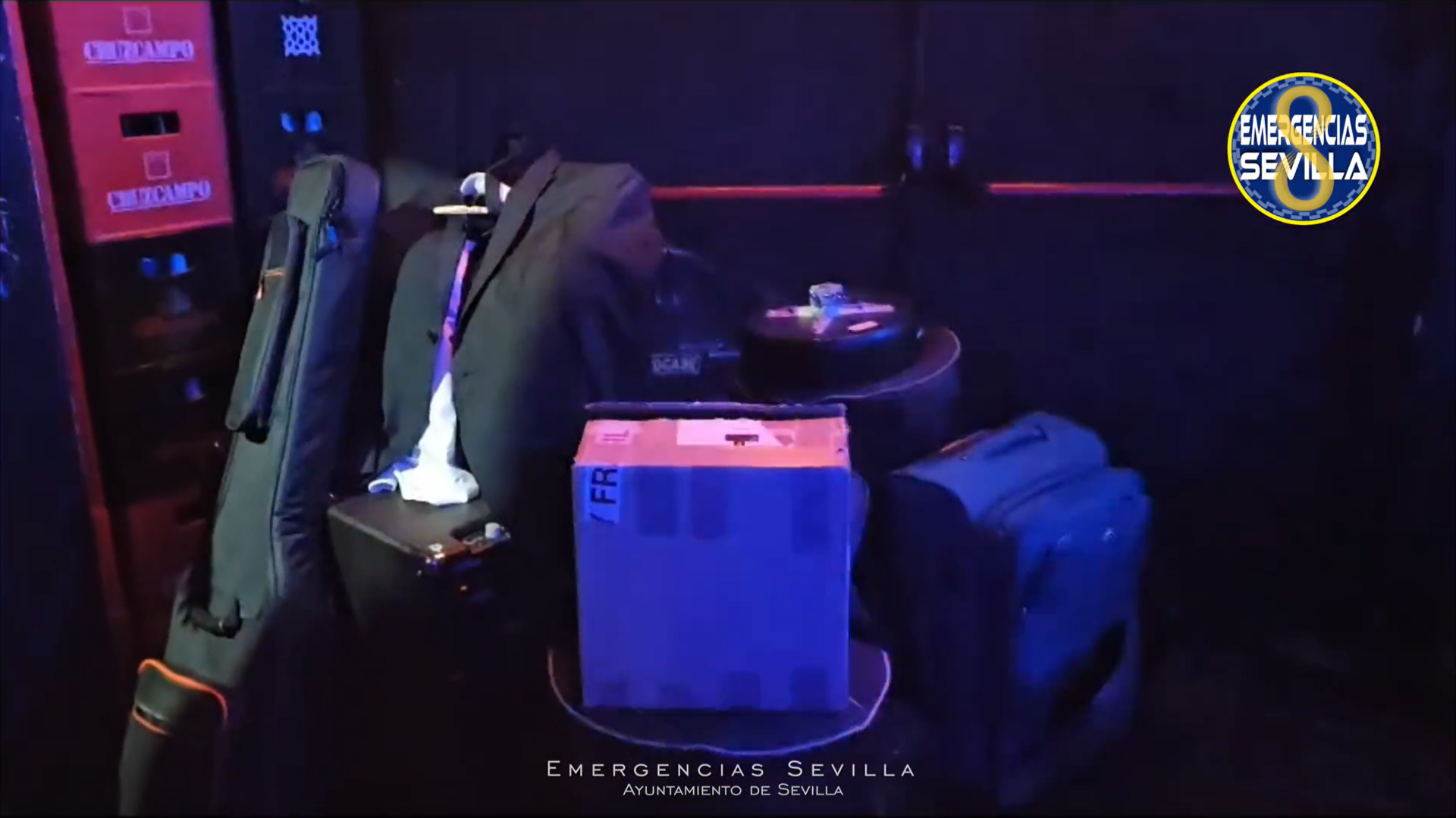 Diversos objetos bloqueaban la salida de emergencia de la sala de fiesta.