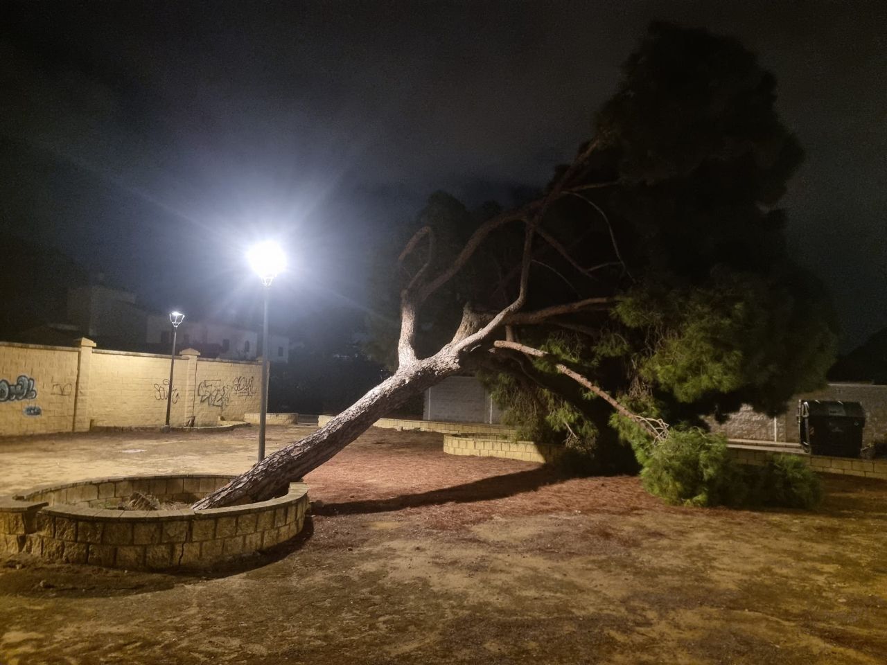 Destrozos en Valdelagrana.