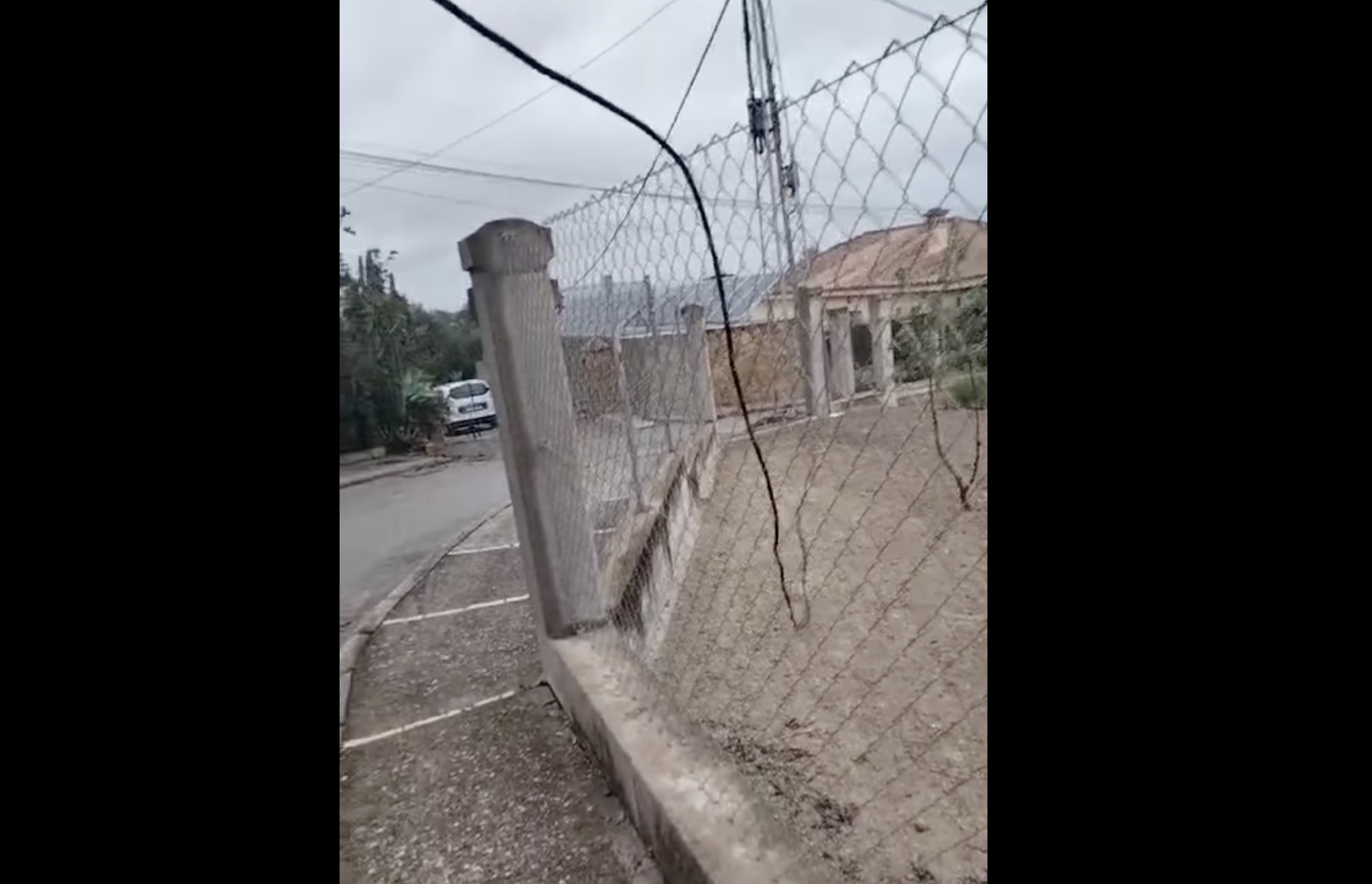 Cables caídos por la borrasca en Cuartillos, en una imagen de la asociación de vecinos.