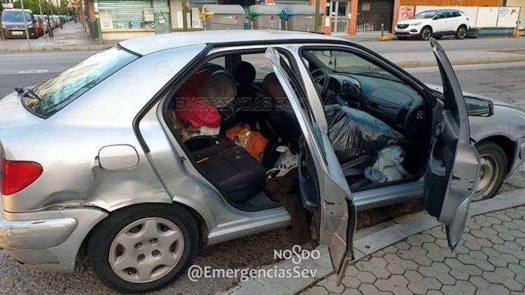 Interior del vehículo interceptado por la Policía Local de Sevilla.