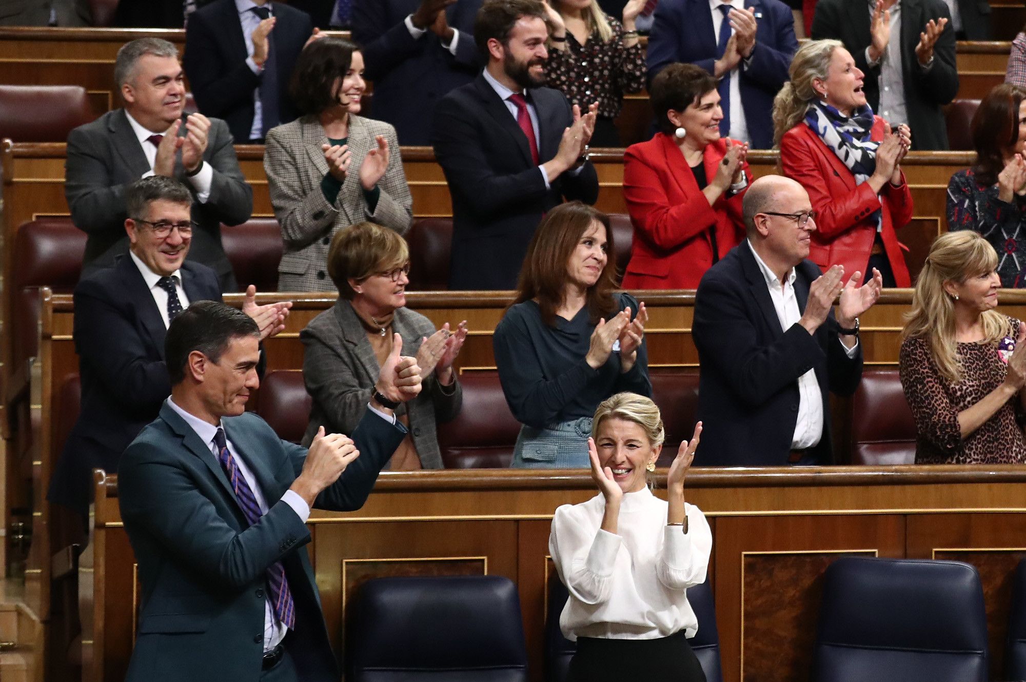 Pedro Sánchez, secretario general del PSOE, y Yolanda Díaz, lideresa de Sumar, en el Congreso.