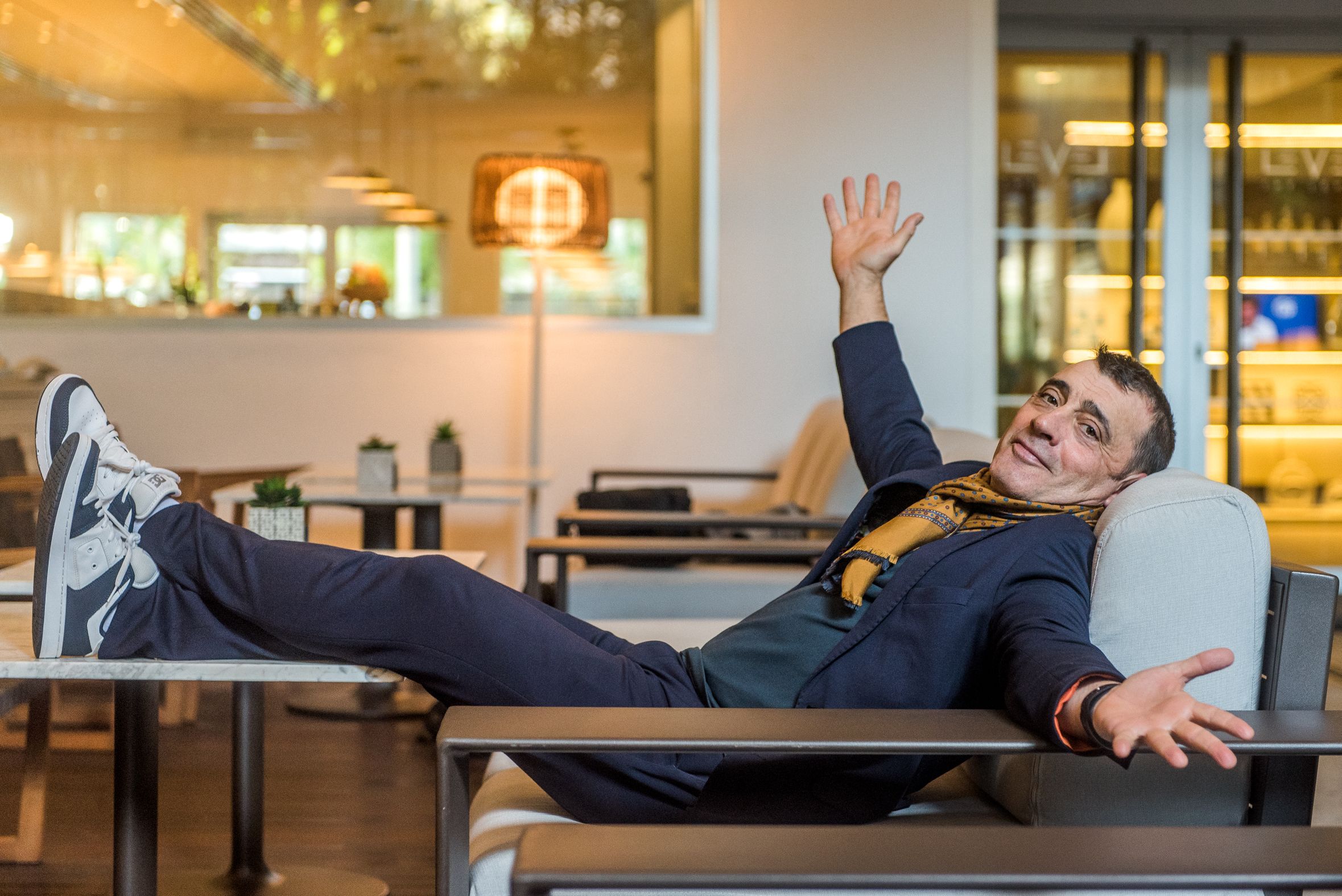 El malagueño Zenet, momentos después de esta charla. "Mi día empieza a las 7 de la mañana y acaba a las 12 de la noche, y me da para pintar"