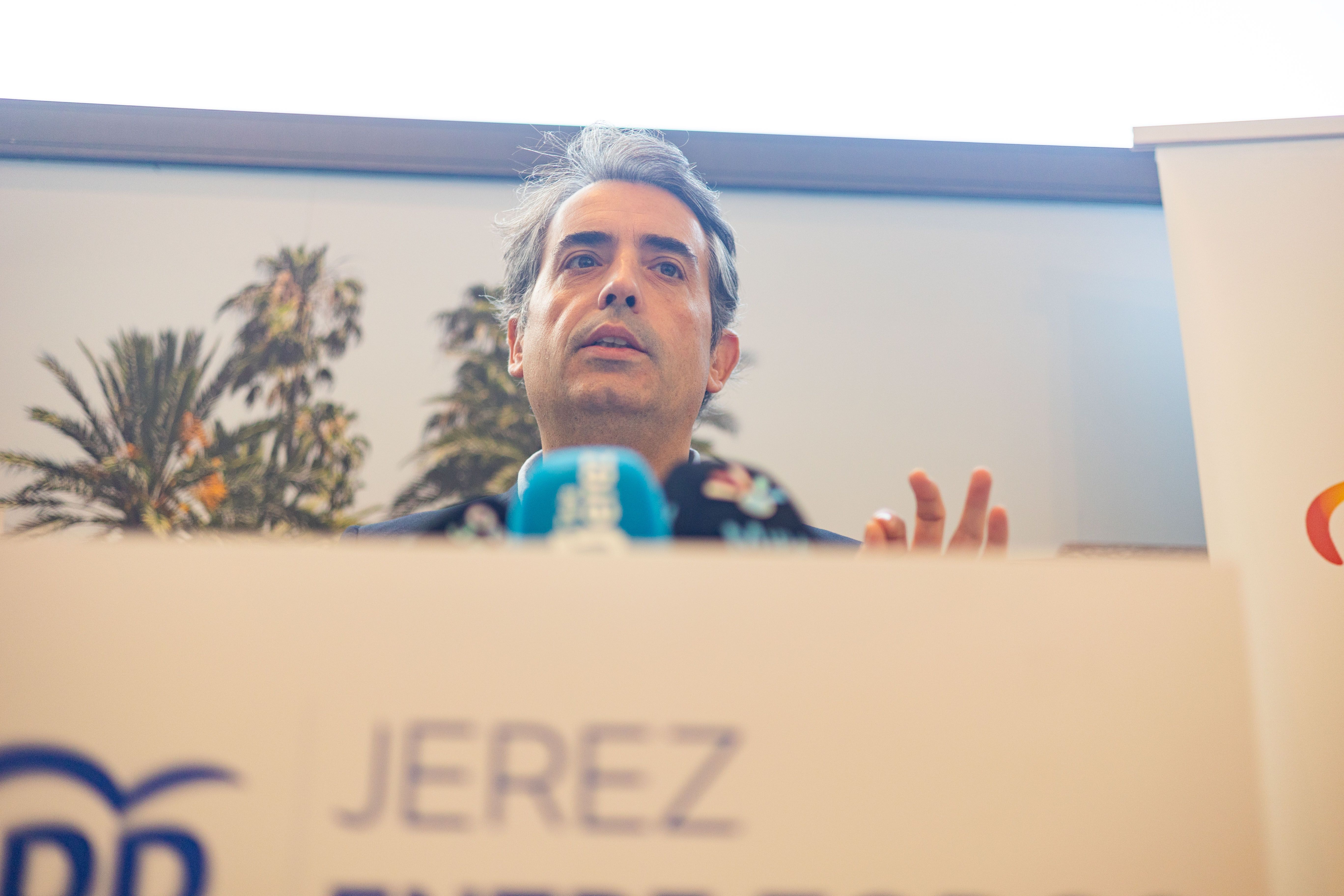Antonio Saldaña, en su rueda de prensa en la sede del PP de Jerez, este martes. 