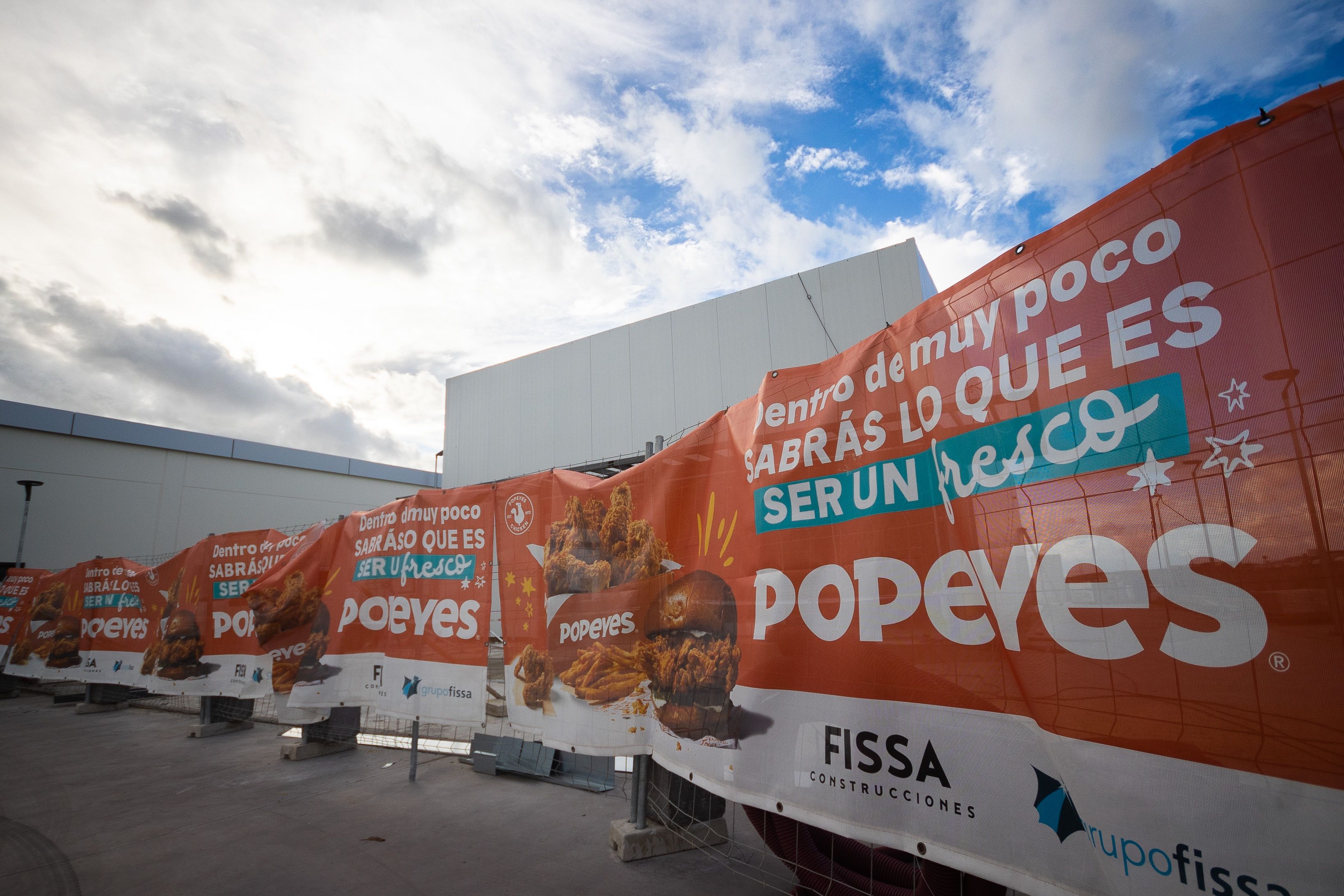 El restaurante de pollo frito más famoso de Louisiana, a punto de abrir en Jerez. En la imagen, cuenta atrás para la apertura del nuevo establecimiento de Popeyes.